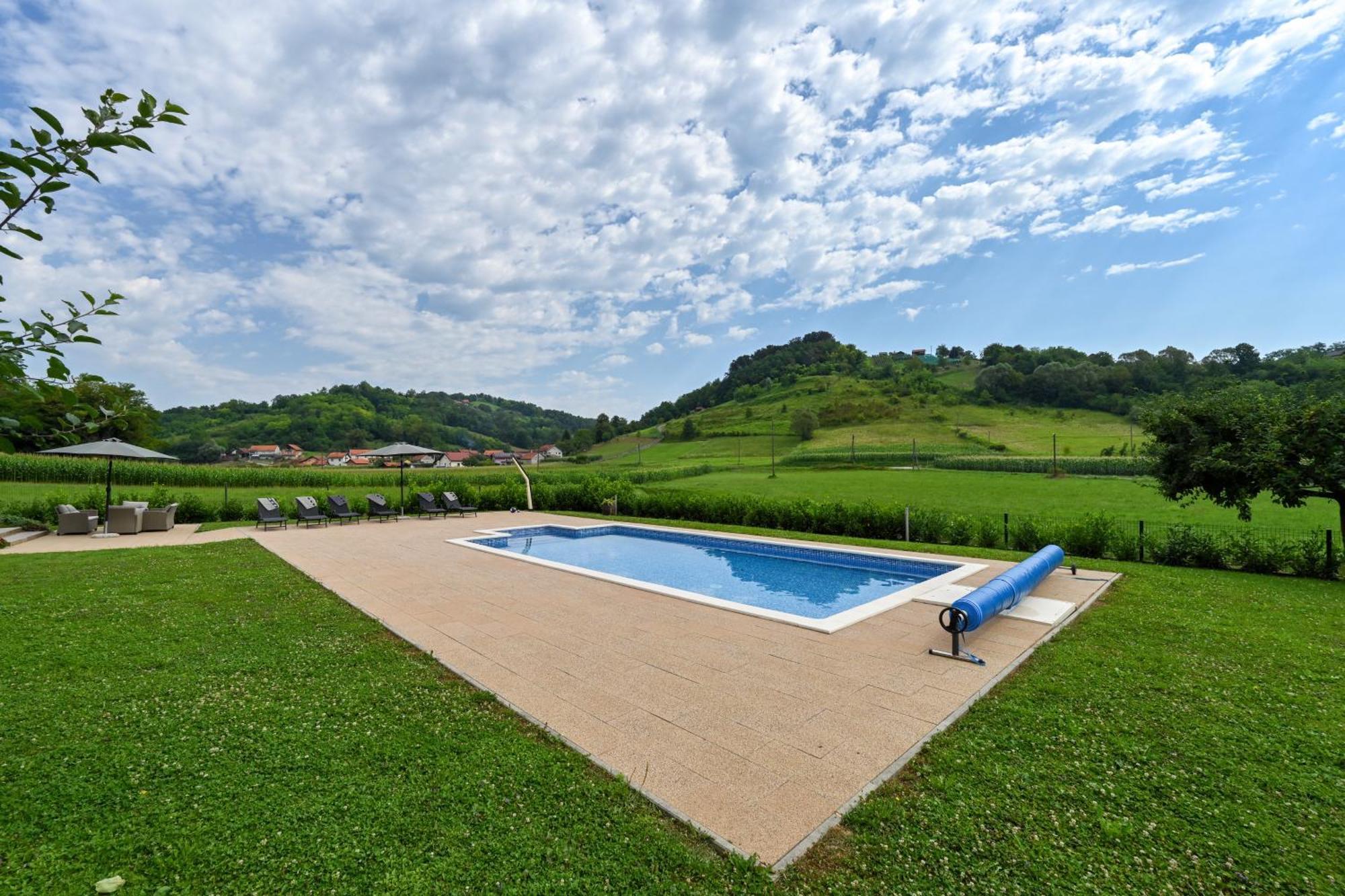 Ruralna Kuca 'Villa Zagorka' Za Odmor Sa Bazenom I Bocalistem Donja Pacetina ภายนอก รูปภาพ