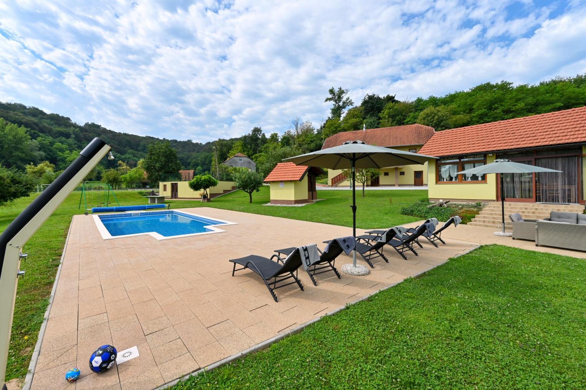 Ruralna Kuca 'Villa Zagorka' Za Odmor Sa Bazenom I Bocalistem Donja Pacetina ภายนอก รูปภาพ